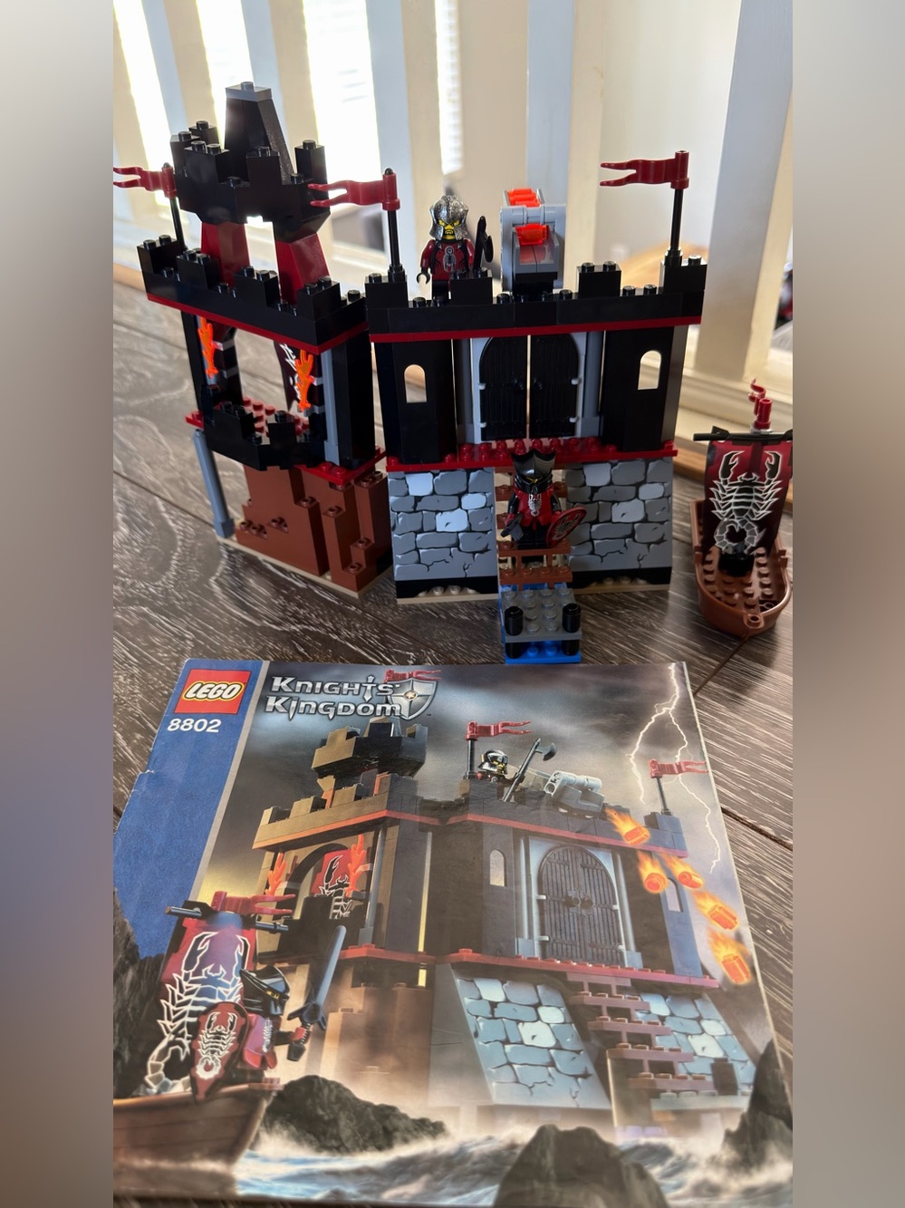 Lego set 8802 Knights Kingdom Dark - Fortress Landing -complete
